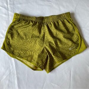 Nike Standard Fit Youth Shorts Size Kids Medium Green